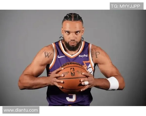 凌晨被捕震惊联盟：狄龙手伤休战仍惹事，展现罕见配合态度，布克送上祝福